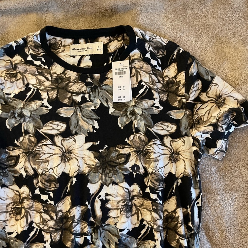 Abercrombie and fitch men’s tee